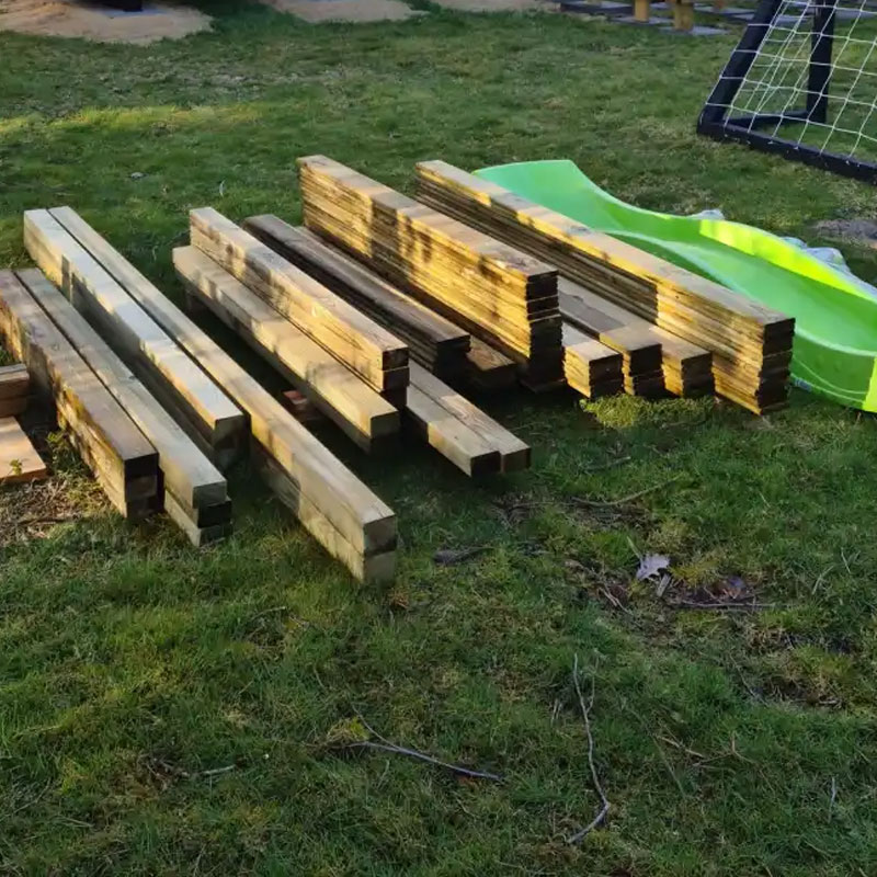 Wie wird der Spielturm-Bausatz geliefert