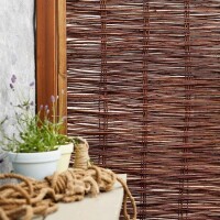 PLUS Weidenzaun und Weidenzaun Luxus – natürlich, stilvoll und langlebig für Ihren Garten – wahlweise mit oder ohne Rahmen, wetterfest, umweltfreundlich und einfach zu montieren. Ideal für gemütliche Atmosphäre, Sichtschutz und vielseitige Gestaltungsmögl