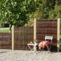 PLUS Weidenzaun und Weidenzaun Luxus – natürlich, stilvoll und langlebig für Ihren Garten – wahlweise mit oder ohne Rahmen, wetterfest, umweltfreundlich und einfach zu montieren. Ideal für gemütliche Atmosphäre, Sichtschutz und vielseitige Gestaltungsmögl