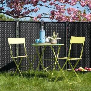 PLUS Trend Zaun aus handgeflochtenem Polyrattan – Wartungsfreier und stilvoller Sichtschutz für Ihren Garten, Terrasse oder Balkon. Minimale Wartung und maximale Haltbarkeit. Perfekt als Raumteiler oder Windschutz.