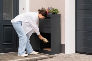 Westmann Paketbox Piet aus Stahl | 50x37x105 cm – Anthrazit, abschließbar & mit Pflanzkasten